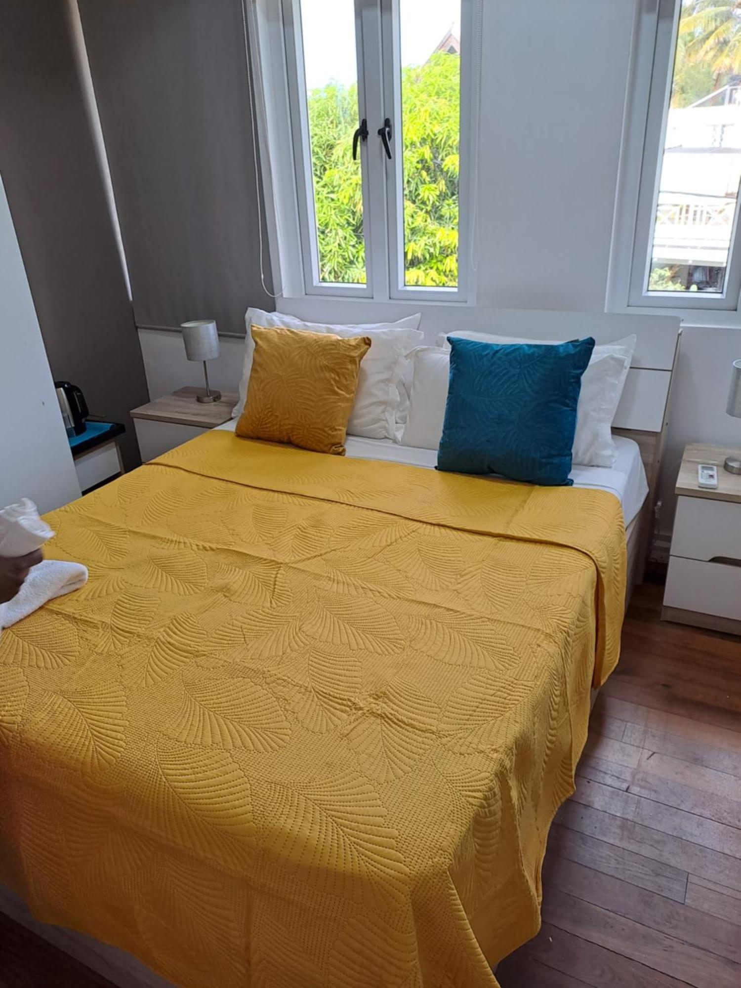 Explora Prestige Bed and Breakfast Blue Bay Exteriör bild